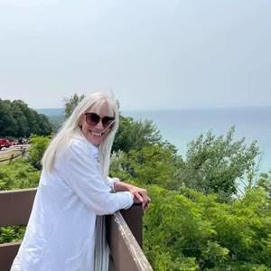 Meet your Posher, Pam